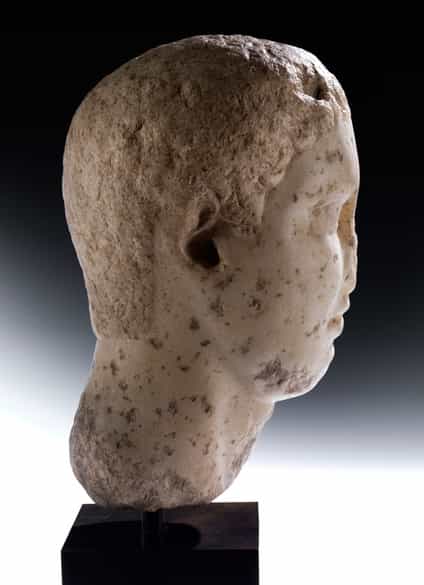 Detailabbildung:  Marmorkopf eines Jünglings