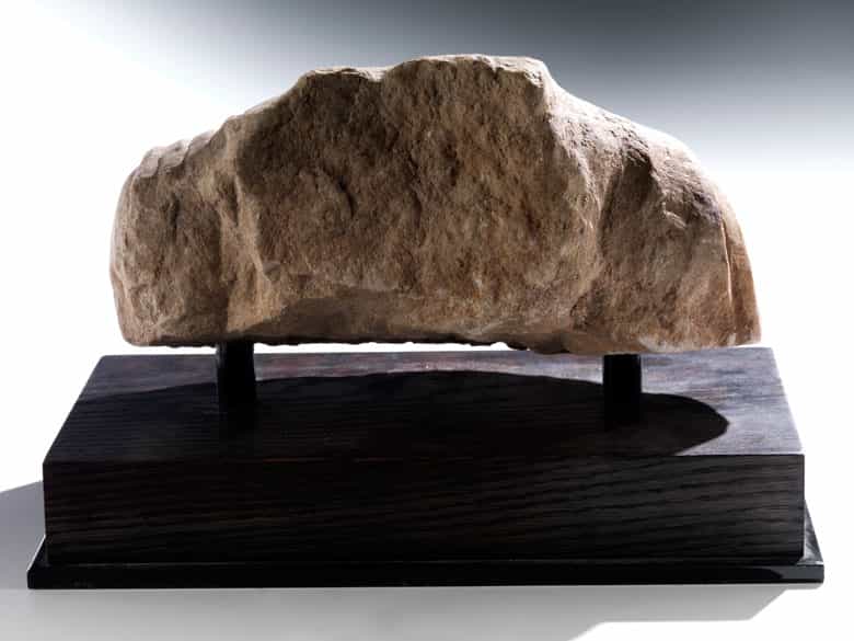 Detailabbildung:  Fragment einer Marmorbüste mit Togaumhang