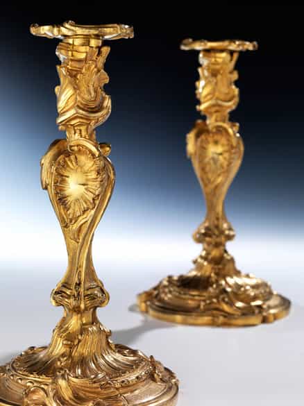 Detailabbildung: Höchst qualitätvolle, seltene Louis XV-Kerzenleuchter nach Meissonier