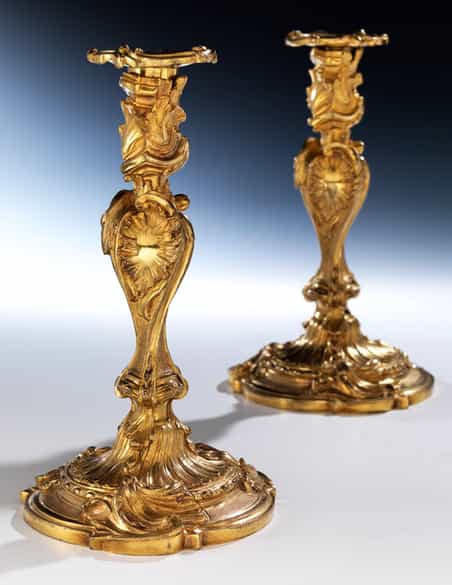 Detailabbildung: Höchst qualitätvolle, seltene Louis XV-Kerzenleuchter nach Meissonier