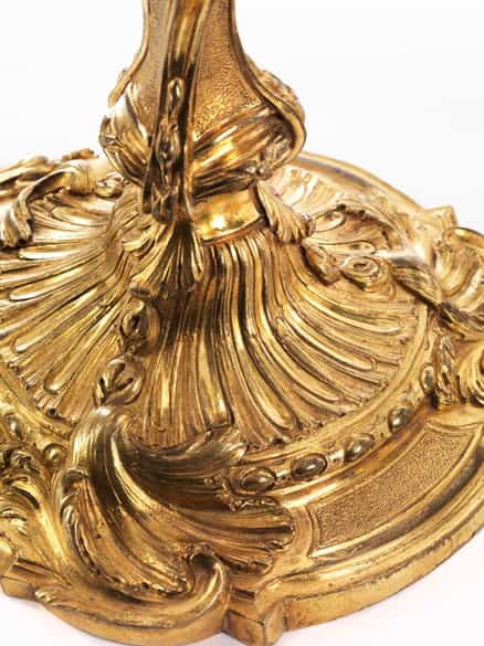 Detailabbildung: Höchst qualitätvolle, seltene Louis XV-Kerzenleuchter nach Meissonier