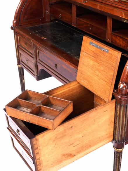 Detailabbildung:  Klassizistisches Zylinderbureau