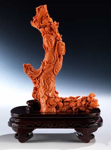 Detailabbildung: Schnitzfigur einer Guanyin in Koralle