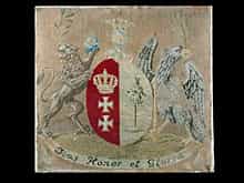 Gobelin-Stickerei mit Königswappen, Löwe und Adler und lateinischer Devise