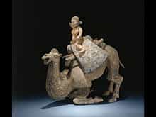 Niederkniendes Kamel mit Reiter