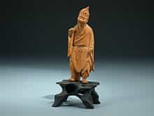 Chinesische Schnitzfigur eines Bettelmönches oder Philosophen