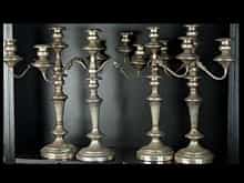Satz von vier Kerzentafelleuchtern im Empirestil