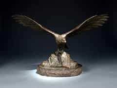  Bronzefigur eines Adlers mit ausgebreiteten Schwingen