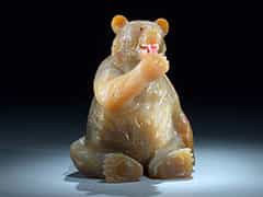  Figur eines sitzenden Bären aus Achat