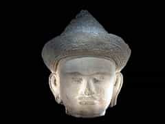  Kopf eines Buddha aus grauem Kalksandstein