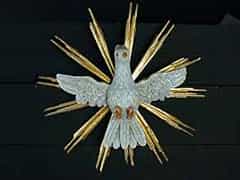  Geschnitzte Taube des Heiligen Geistes