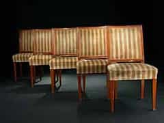  Fünf Stil-Stühle in Louis-XVI-Formen