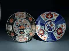 Zwei Imari-Porzellan-Teller