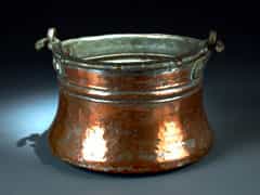 Kupferkessel mit Bronzehenkel