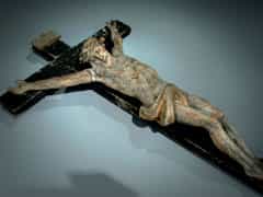 Kreuz mit eingeschnitztem Corpus Christi.