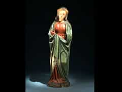 Schnitzfigur einer weiblichen Heiligen