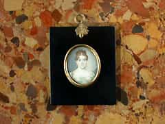 Ovales Miniaturportrait einer Dame der Biedermeier-Zeit 