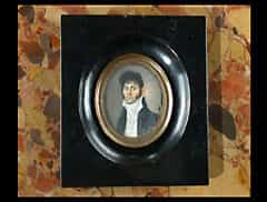 Miniaturportrait eines Herren mit hochgestelltem Kragen und dunkelblauem Gehrock