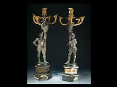 Paar figürliche Bronze-Kandelaber