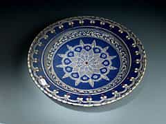 Große blauglasierte Keramikplatte 