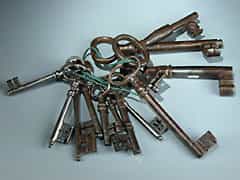 Konvolut von größeren und kleineren Schlüsseln