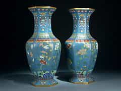 Paar chinesische Cloisonné-Vasen