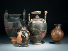 Konvolut von fünf griechischen Vasenamphoren, Henkelvase und kleines Deckelgefäß ohne