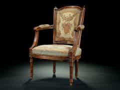 Mit gros-point-Stickerei bezogener Sessel im Louis XVI-Stil