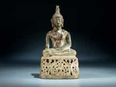 Buddha-Figur in Bronze.