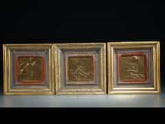 Drei Reliefplatten