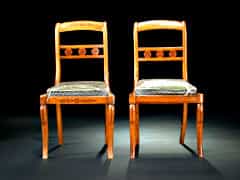 Paar Biedermeier-Stühle in goldbraunem Obstholz