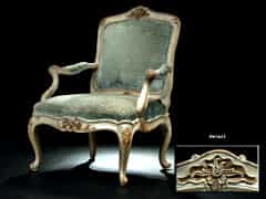 Gefasster und teilvergoldeter großer Sessel im Stil Louis XV
