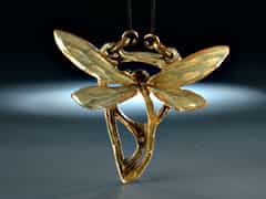 Art-Niveau-Anhänger aus Horn in Form einer Libelle