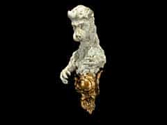 Schnitzfigur einer Löwenbüste an Rocaille-Sockel