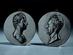 Paar Reliefplaketten mit Büsten von Schiller und Goethe