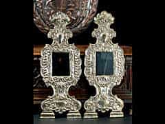 Paar hohe, getriebene und versilberte barocke Spiegelrahmen