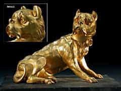 Feuervergoldete Bronzefigur eines Hundes auf Steinsockel