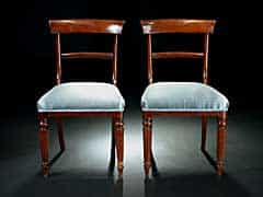 Paar englische Stühle