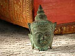 Bronzekopf einer Buddafigur