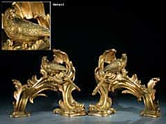 Paar französische feuervergoldete, figürlich gestaltete Kaminböcke des Louis XV