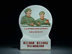 Porzellan-Propagandaständer mit Bildnis von Mao Tse Tung