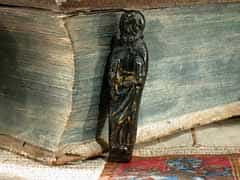 Kleine Bronzefigur des Hl. Petrus