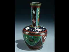 Kleine chinesische Cloisonné-Vase