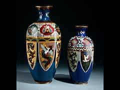 Zwei Cloisonné-Vasen