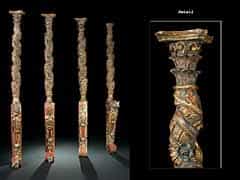 Vier vollrund geschnitzte Baldachin-Säulen, jeweils in sich gedreht. 
