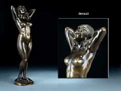 Bronze-Aktfigur eines stehenden Mädchens