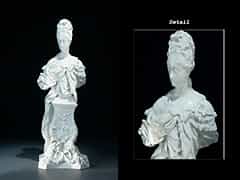 Porzellanfigur einer adeligen Dame