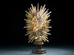 Gefasste teilvergoldete und versilberte Schnitzfigur einer Maria Immaculata