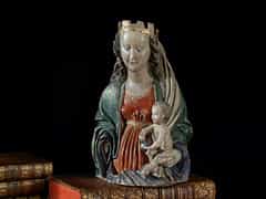 Schnitzbüste einer Madonna mit Kind im gotischen Stil