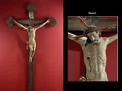 Grosses Holzkreuz mit Corpus Christi
